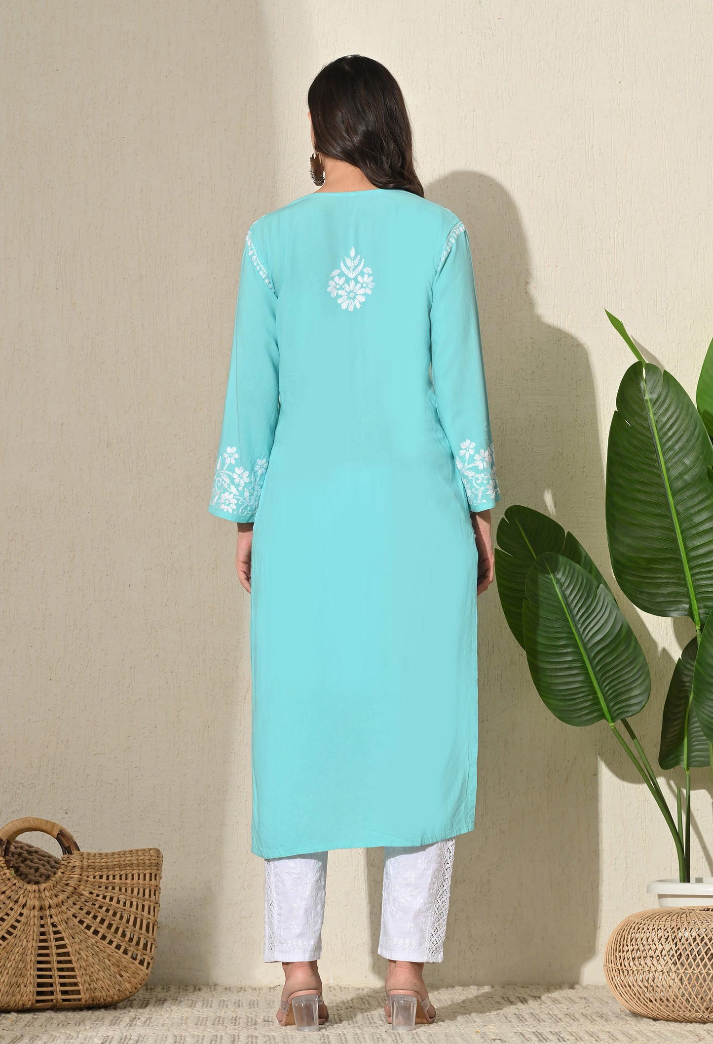 Aiyna Modal Chikankari Kurti
