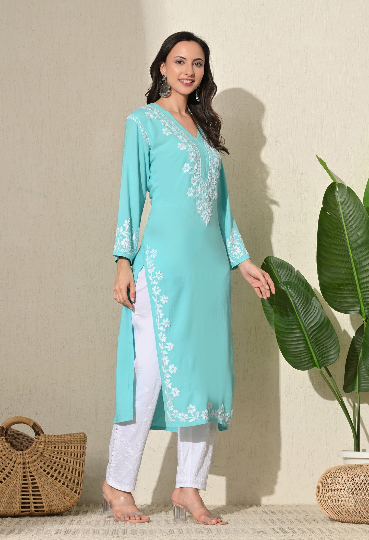 Aiyna Modal Chikankari Kurti