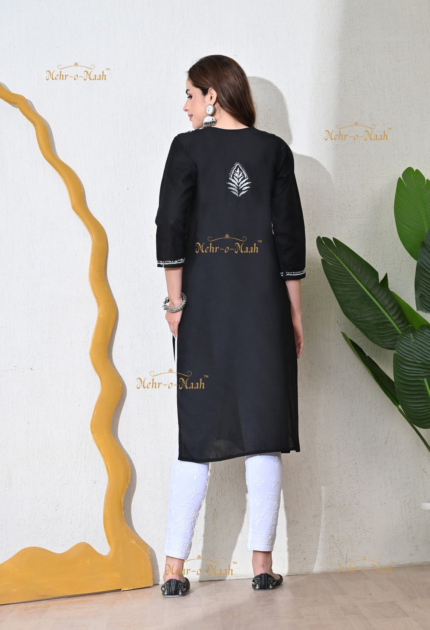 Hoor Cotton Chikankari kurti