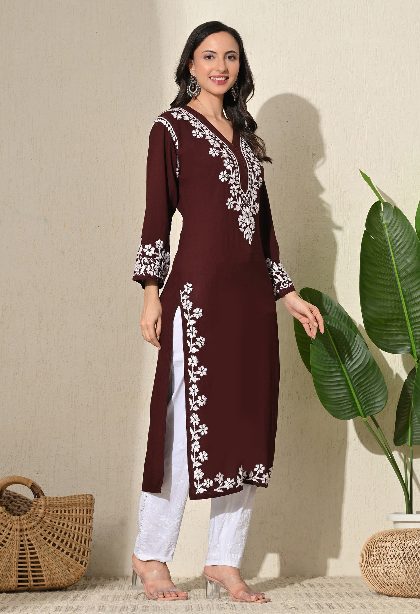 Aiyna Modal Chikankari Kurti